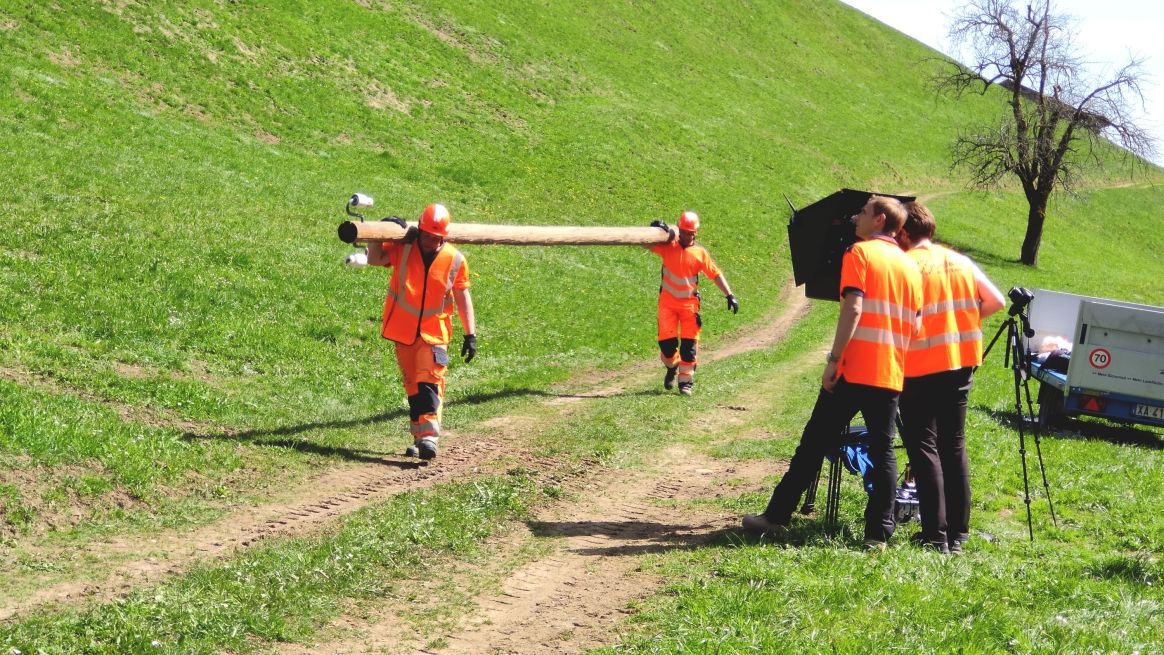 Freileitungstransport mit Drohnen_Bild FS mit Mast - 16-9