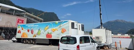 Zwei Service-Techniker von cablex auf dem grossen ESAF-Gelände.