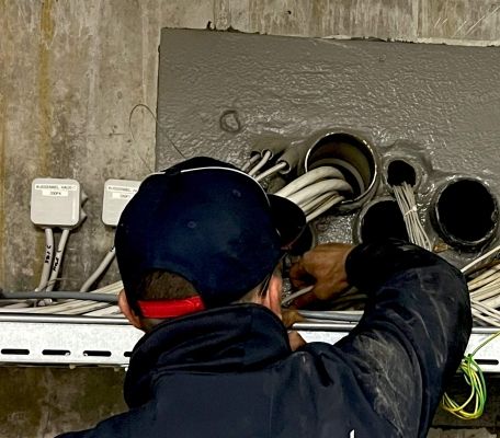 Begehung der Kellerräume und Teambesprechung