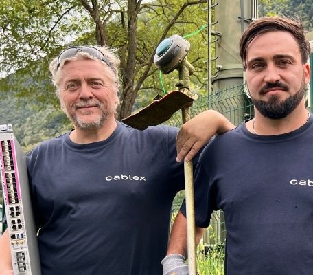 Three cablex employees who work flexibly for the company.
