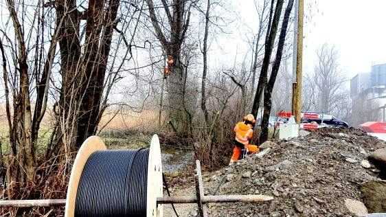 05_Hoch hinaus ‒ Glasfaserausbau via Freileitung.